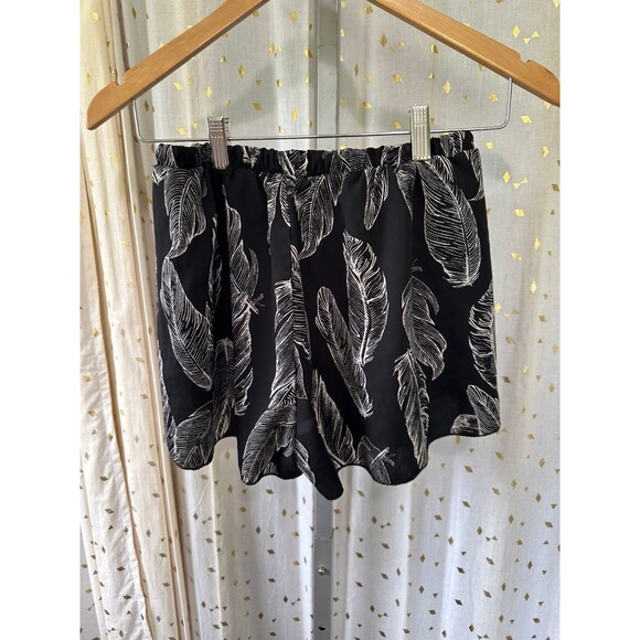 Luz Junior's All Over Feathers Faux Wrap Flutter Front Tie Pull On Shorts - Picture 6 of 7